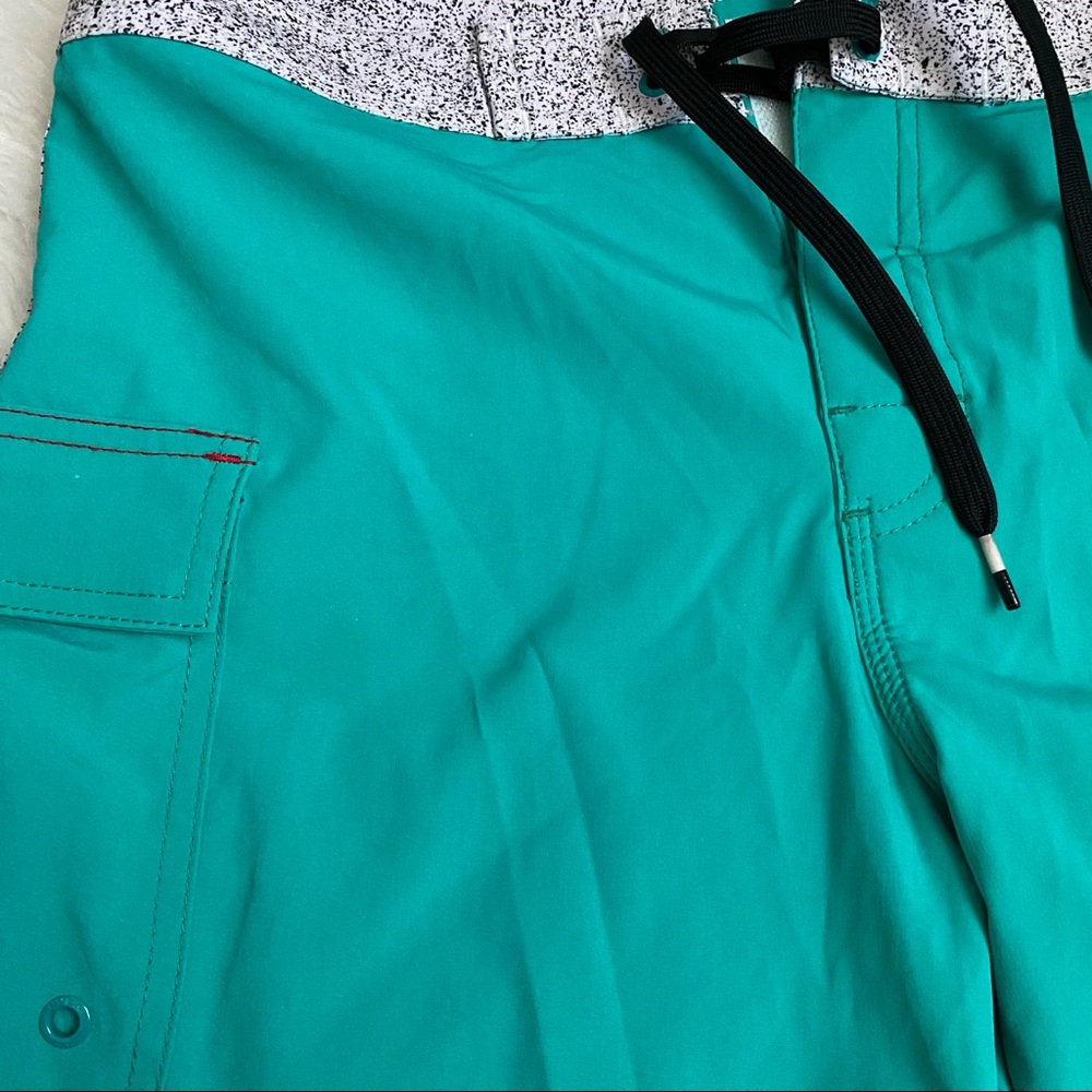 RVCA Shorts - Picture 8 of 9